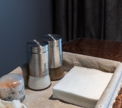 Двухместные апартаменты с балконом и с видом на горы двуспальная кровать в Apart hotel Colibri