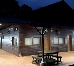 Четырёхместный номер Standard с балконом в Zen and Pine Resort