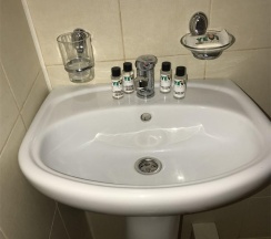 Номер стандарт с 4 односпальными кроватями (с завтраком) в Yeti House
