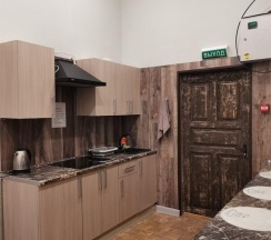 Верхняя кровать в 10-местном мужском номере (общие удобства) №3 в У путепровода