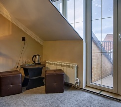 24 семейный номер Мансарда с 2 комнатами с балконом и с видом на море в Exclusive Hotel&Apartments