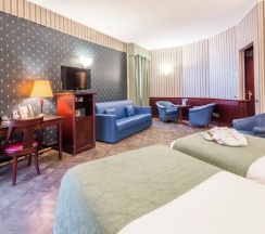 Четырёхместный номер в Отель C-Hotels Concorde