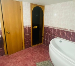 Номер люкс двухэтажный с 1 двуспальной кроватью в Радуга