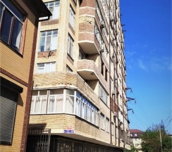 М.Горького 85Б. 1-комн.кв., 1-этаж, 81 в АнтиОтель