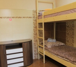 Кровать в общем номере с красивым видом из окна в Like room
