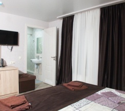 Стандартный улучшенный номер на третьем этаже в Золотая рыбка