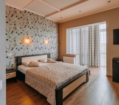 Джуниор сюит в Монарх