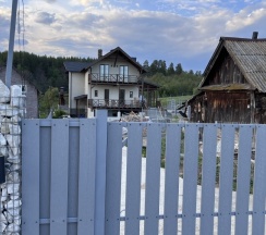 Коттедж Superior с балконом и с красивым видом из окна в Горки