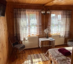 Коттедж с 1 двуспальной кроватью и 1 двухъярусной кроватью в Монастырская изба