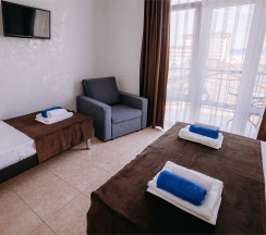 Люкс с 2 спальнями (первая комната проходная) в Космос