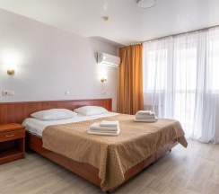 Стандартный (Стандартный однокомнатный 2-х местный номер с балконом) в Odeon