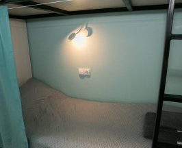 Кровать в 8-местном общем номере (удобства на этаже) в Hostel76