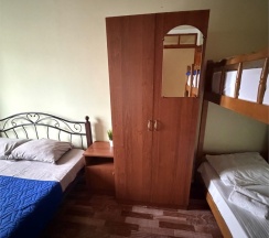 Четырехместный семейный номер в День-Ночь
