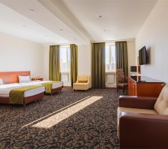 Бизнес класс комфортный с двумя кроватями или одной двуспальной кроватью и креслом-кроватью в Бенефит Плаза