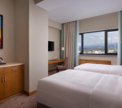 Двухместный room Guest семейный 2 отдельные кровати в Отель DoubleTree by Hilton Almaty