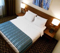 Стандарт с двуспальной кроватью QUEEN SIZE в Raymond