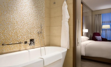 Номер с двумя односпальными кроватями и видом на парк в Hyatt Regency Moscow Petrovsky Park