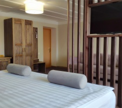 Номер "Джуниор Сюит" в Золотой пляж