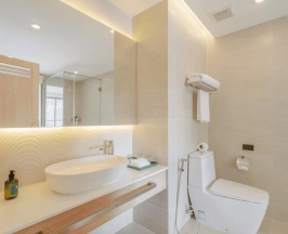 Двухместный номер Deluxe с видом на бассейн двуспальная кровать в Phuket Emerald Beach Resort