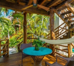 Номер с видом на сад в Shangri-la Caribe Beach Village Resort