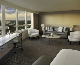 Двухместный полулюкс с балконом и oceanfront (2 отдельные кровати) в Fontainebleau Miami Beach
