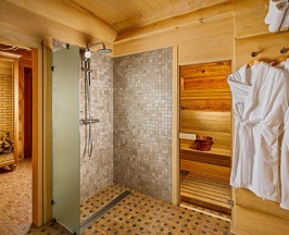 Chalet двуспальная кровать в Altay Village Teletskoe