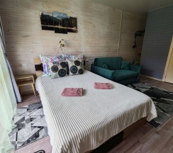 Стандартный семейный номер с 1 двуспальной кроватью и софой в Госпожа Удача