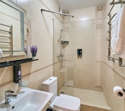 Комфорт Панорамный с балконом и видом на город,  2-х местный с дополнительным местом в Амбассадор