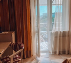 Первая категория (с балконом, вид на озеро) в Вилла Вальмонт