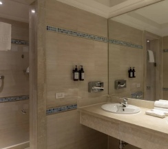 Люкс Posh Club Swim Up Family в Sunrise Crystal Bay Resort