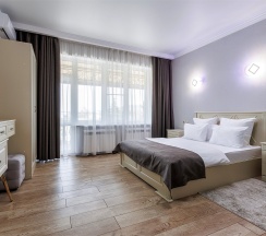 Полулюкс с диваном и лоджией 2 этаж (3) в Береза