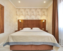 Двухместный полулюкс двуспальная кровать в Ninel