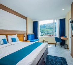 Двухместный номер High Floor с красивым видом из окна двуспальная кровать в Sira Grande Hotel and Spa