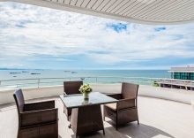 Двухместный люкс Panoramic Ocean Front двуспальная кровать в A-One The Royal Cruise Hotel Pattaya