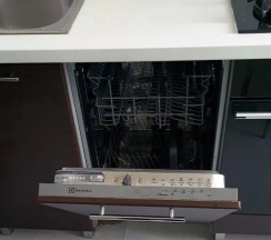 Апартаменты с балконом и с красивым видом из окна в Квартира на Стройотрядовской