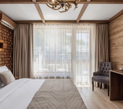 Делюкс с балконом и видом на горы в Stellar collection chalet, Krasnaya Polyana