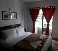 Двухместный номер Deluxe с балконом двуспальная кровать в Andaman Legacy Guest House