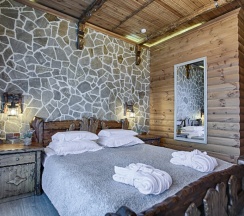 Двухместный 25 люкс с террасой с видом на море двуспальная кровать в Exclusive Hotel&Apartments