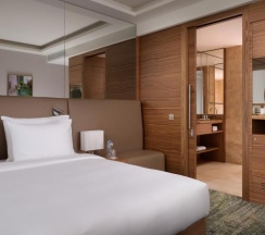 Номер улучшенный с 1 двуспальной кроватью в Radisson Blu Olympiyskiy Hotel Moscow