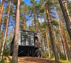 Сканди-Хаус с кухней, панорамным окном на лес и озеро, крытой террасой и мангалом в Greenvald парк Скандинавия