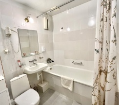 Трёхкомнатный номер с видом в атриум в Hotel park river