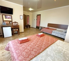 Трехместный комфорт с балконом (4 этаж) в Атриум