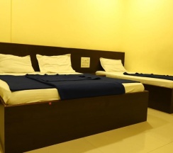 Трёхместный номер Standard в Sai Madhavi Palace Hotel