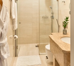 Двухместный номер Superior с балконом и с красивым видом из окна двуспальная кровать в Kainar