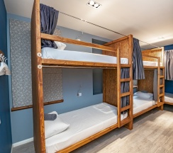 Кровать в общем номере (мужской номер) в Море