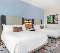 Четырёхместный номер Standard в Cambria Hotel Austin Downtown