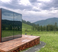 Дом с террасой в Зеркальный дом в горах