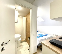 Апартаменты-студио на мансарде (Метро Площадь Восстания/Александра Невского, 10 минут пешком) в Rauktis apartments