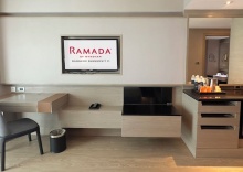 Двухместный люкс Executive двуспальная кровать в Ramada by Wyndham Bangkok Sukhumvit 11