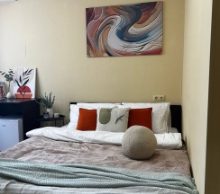 Номер стандарт комфорт с 1 двуспальной кроватью в Дисней